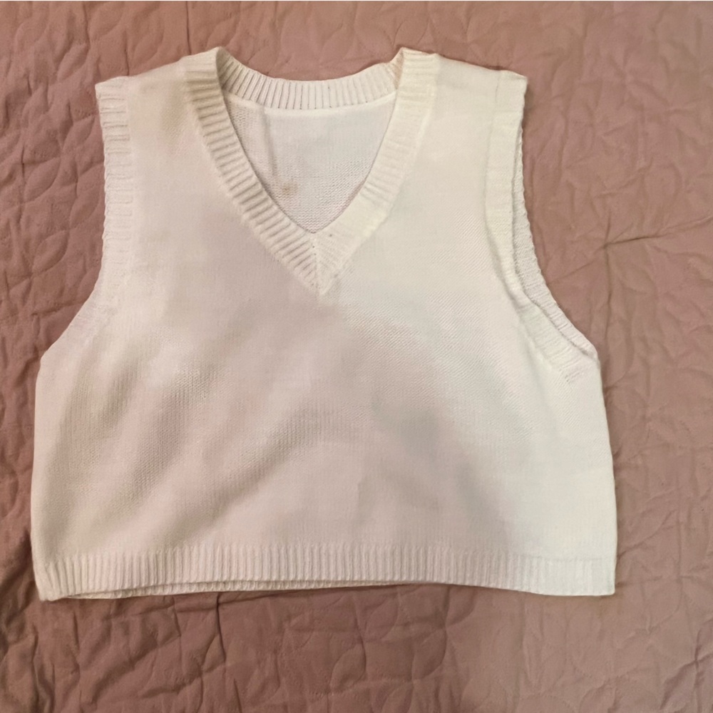 White cropped sweater vest